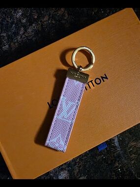 W/BOX 🩷 Pink Monogram Key Chain Strap
